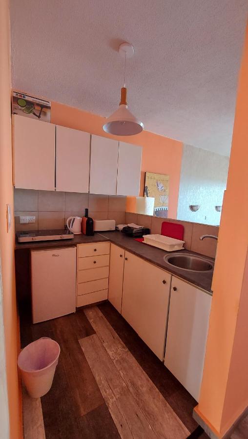 Pomelo Apartments 아이아 나파 외부 사진