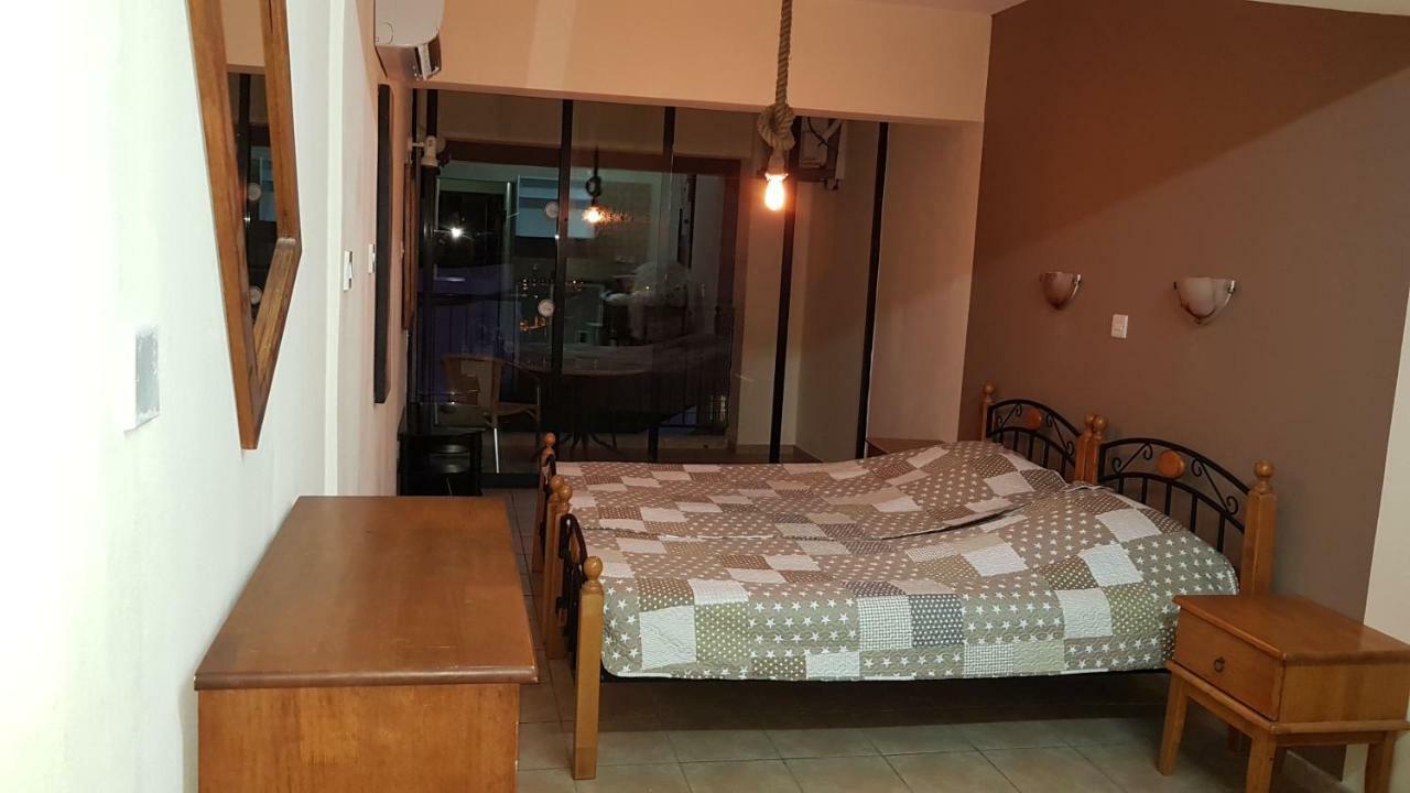 Pomelo Apartments 아이아 나파 외부 사진